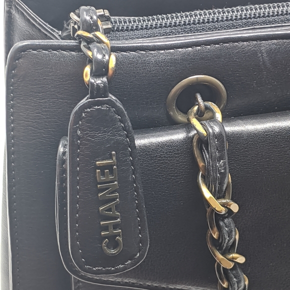 🎉 SALE 🎉 CHANEL BlACK BAG FRONT FLAP CHAIN TOTE More Pics!🎉 Vintage! 🦄 - Picture 5 of 16